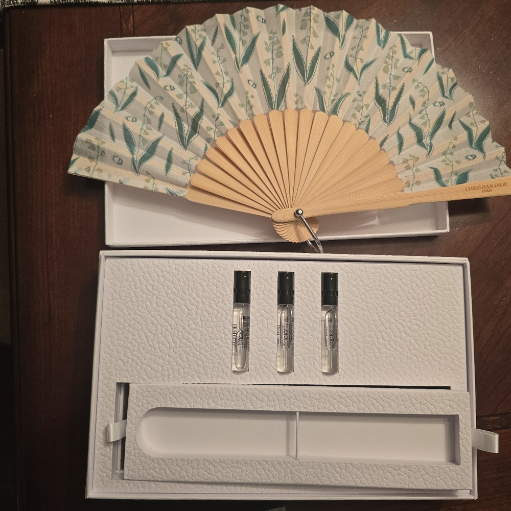 ✨️Dior Fan Gift Set – Folding Fan + Dior Cord – Rare GWP - NEW✨️